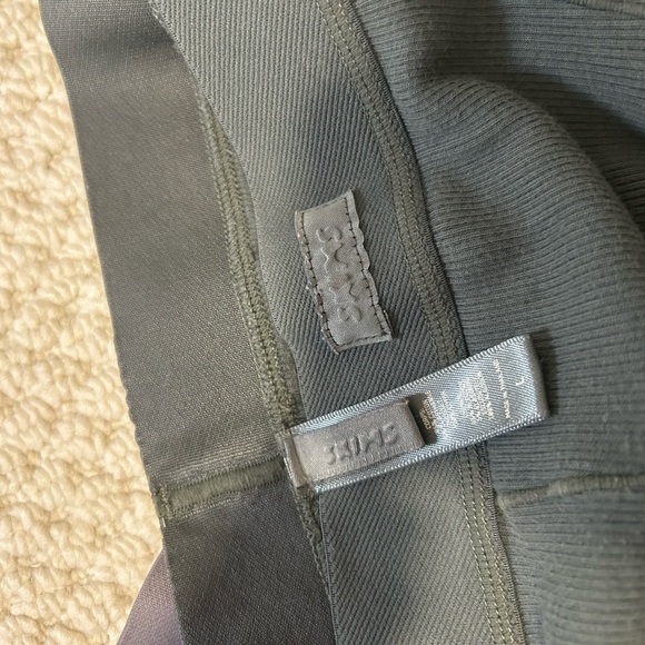 Skims Leggings 2 pairs for 95$ - Picture 4 of 5